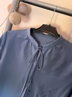 Blauw hemd met strik en knopenrij maat 38, Maat 38/40 (M), Blauw, Ophalen of Verzenden, Zo goed als nieuw