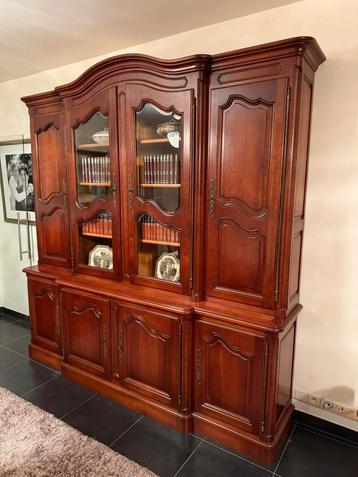 Massief kerselaren vitrine kast in 2 delen. Perfecte staat beschikbaar voor biedingen