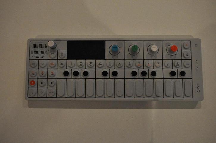 Teenage Engineering OP-1 Portable Synthesizer, Musique & Instruments, Synthétiseurs, Utilisé, Autres marques, Avec valise ou flightcase