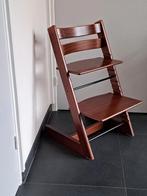 Stokke Tripp Trapp kinderstoel NIEUW MODEL in walnut, Kinderen en Baby's, Ophalen, Zo goed als nieuw, Meegroeistoel, Aanschuifbaar