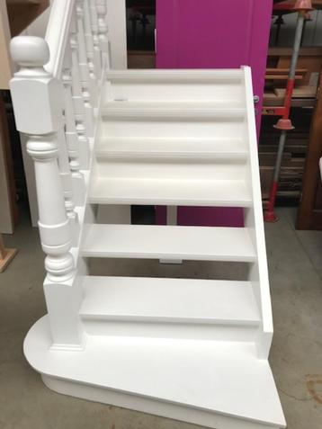 Houten trappen beschikbaar voor biedingen