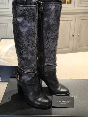 Zwarte laarzen Nicky Vankets beschikbaar voor biedingen