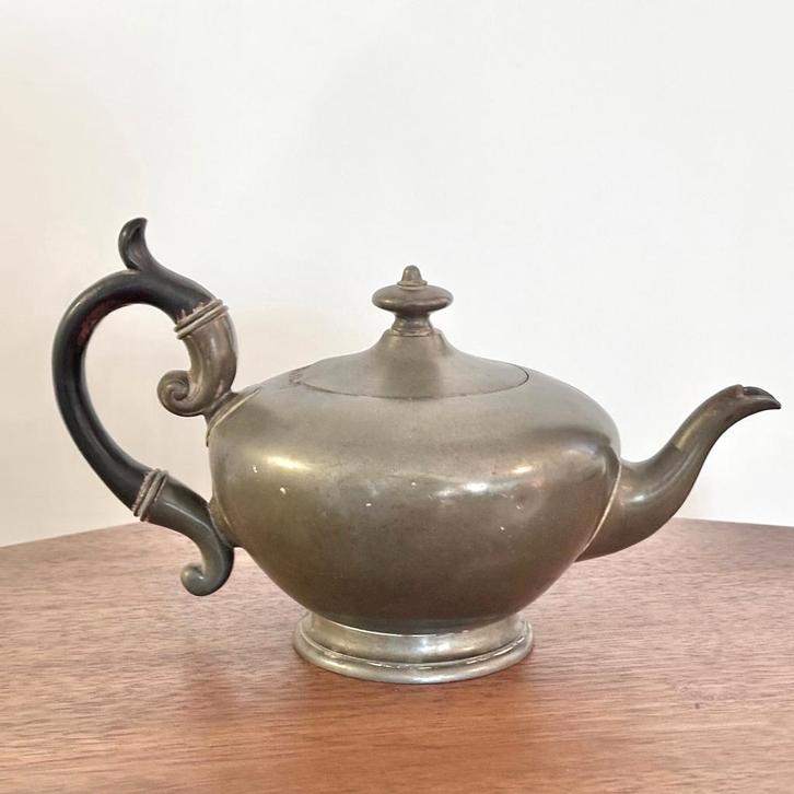 Ancienne théière en étain et bois, Antiek en Kunst, Antiek | Tin, Ophalen