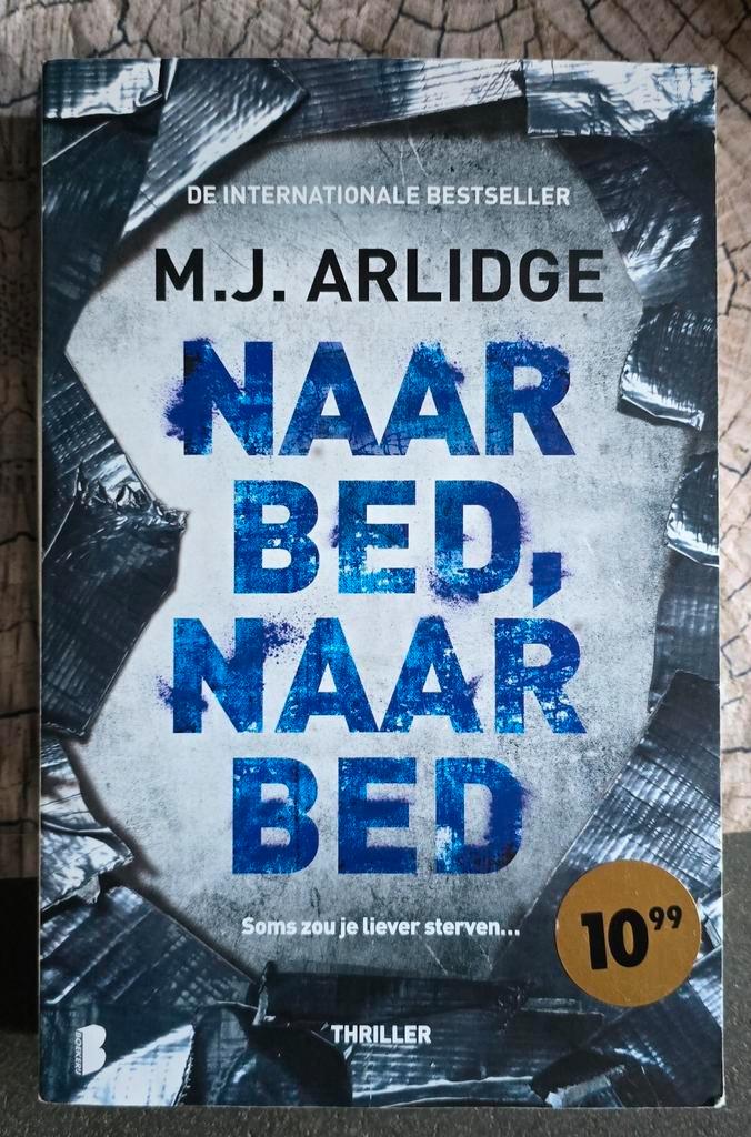 M.J. Arlidge - Naar bed, naar bed, Boeken, Thrillers, Zo goed als nieuw, Nederland, Ophalen