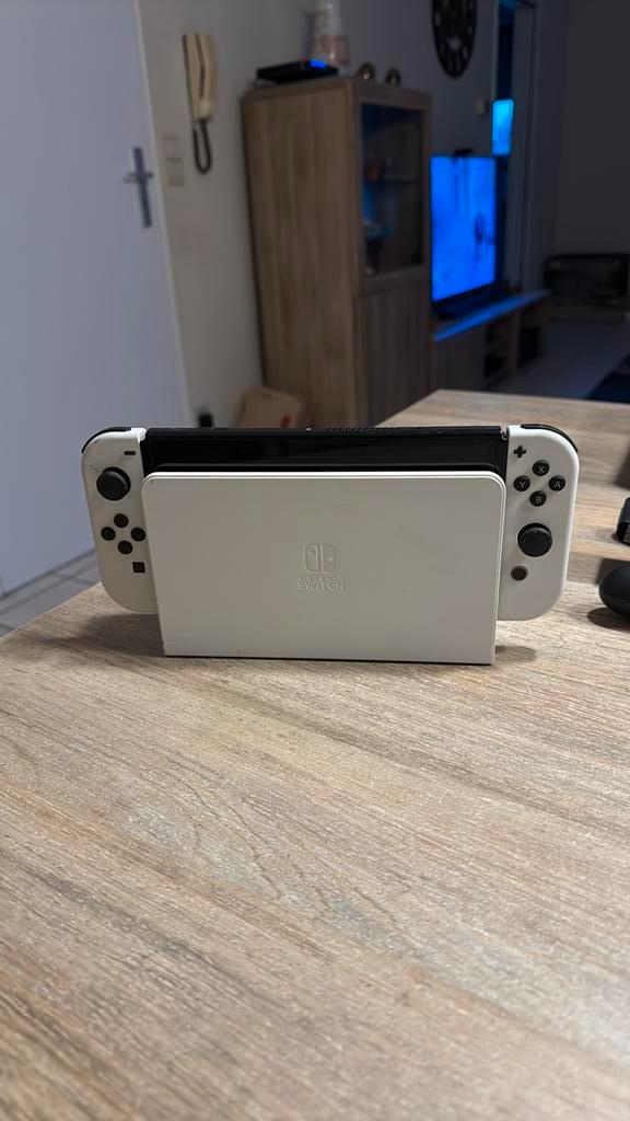 Switch OLED, Games en Spelcomputers, Spelcomputers | Nintendo Switch, Switch OLED, Ophalen