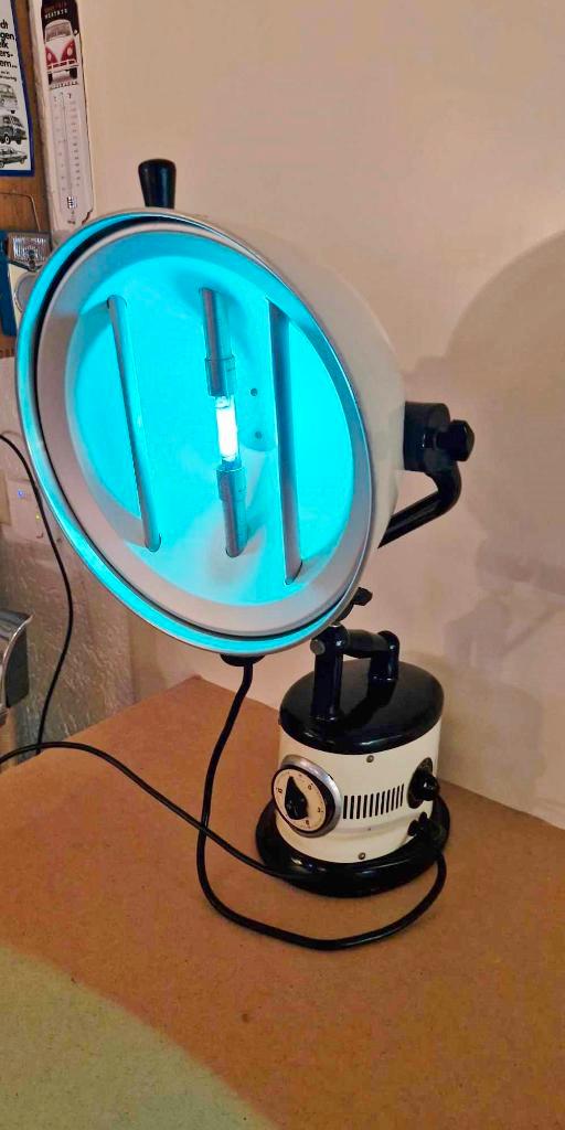 Belle lampe chauffante Hanau vintage+lunettes originales,bon, Antiquités & Art, Antiquités | Accessoires de maison, Enlèvement ou Envoi