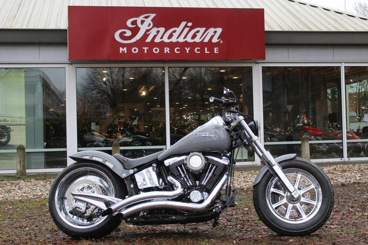 Harley-Davidson Softail Custom, Motos, Motos | Harley-Davidson, Entreprise, Chopper