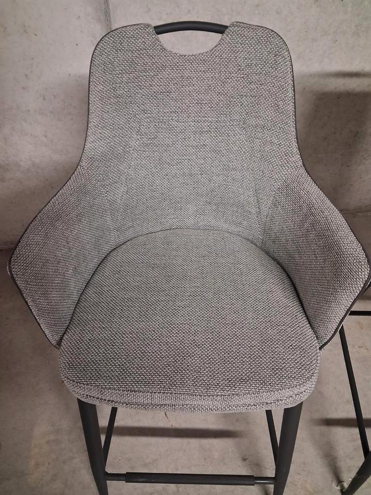 Mxsofa stof lightgrey Morris hoogte 105cm breedte 57cm, Huis en Inrichting, Barkrukken, Nieuw, 90 cm of meer, Kunststof, Metaal