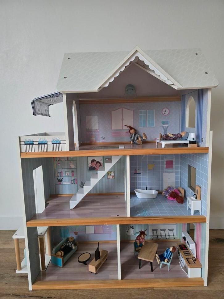 Prachtig poppenhuis, Enfants & Bébés, Jouets | Maisons de poupées, Maison de poupées, Enlèvement