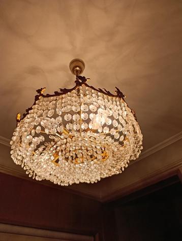 Hall luster beschikbaar voor biedingen