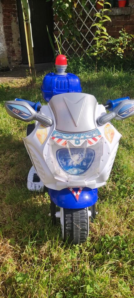 Moto de police électrique (3 à 6 ans), Enfants & Bébés, Jouets | Extérieur | Véhicules à batterie, Comme neuf, Enlèvement