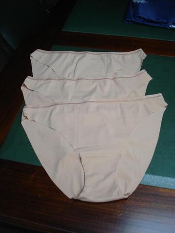 Set: 3 nieuwe bruine onderbroekjes, dames. mt M beschikbaar voor biedingen
