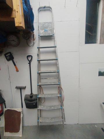 Aluminium trapladder van 180 cm beschikbaar voor biedingen
