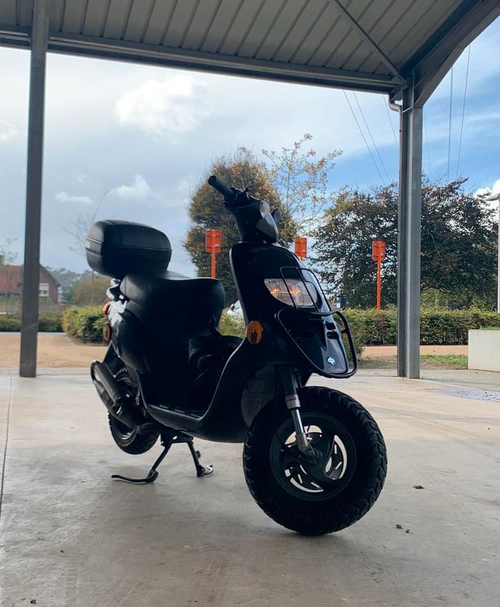 Piaggio Typhoon 70cc 2 Takt A klasse, Fietsen en Brommers, Scooters | Piaggio, Zo goed als nieuw, Ophalen