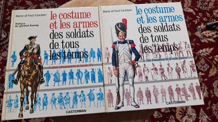 Le costume et les armes des soldats de tous les temps., Livres, Guerre & Militaire, Utilisé, Général, Avant 1940, Enlèvement ou Envoi