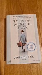 John Boyne - Toen de wereld brak, Boeken, Ophalen of Verzenden, Zo goed als nieuw, John Boyne