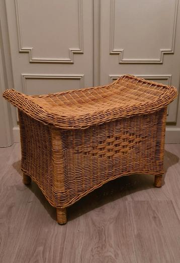 VINTAGE ROTAN KRUKJE VOETENBANKJE beschikbaar voor biedingen