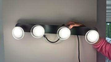 Moderne zwarte lamp met 4 verstelbare spots beschikbaar voor biedingen