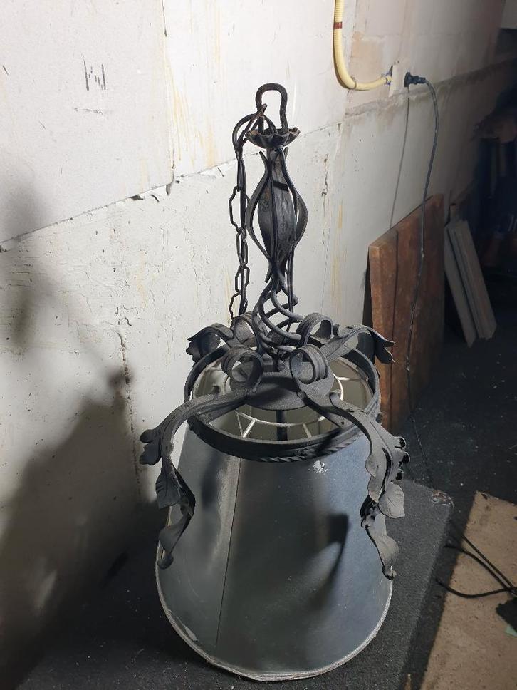 20 identieke antieke smeedijzeren hang lampen, Huis en Inrichting, Lampen | Hanglampen, Gebruikt, 50 tot 75 cm, Metaal, Ophalen