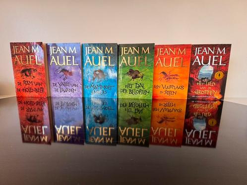 Volledige reeks 'De Aardkinderen' — Jean M. Auel (delen 1-6), Boeken, Historische romans, Gelezen, Ophalen of Verzenden