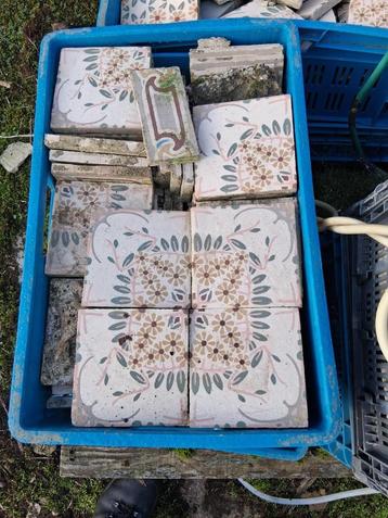 Gratis mooie cementtegels beschikbaar voor biedingen