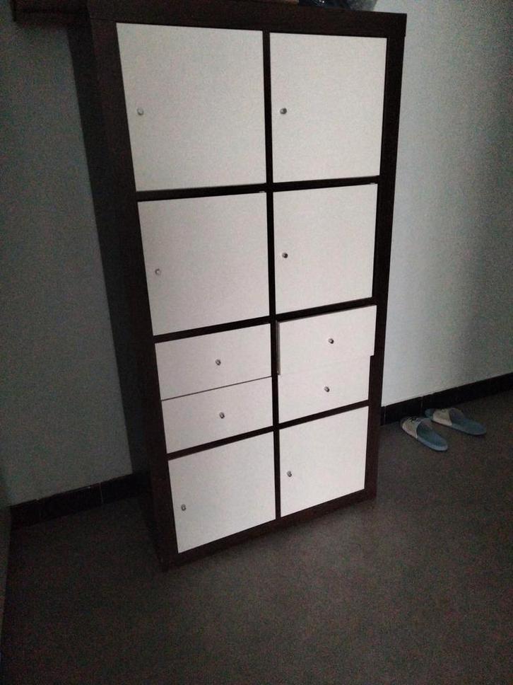 Massieve houten kast – donkerbruin met witte deuren, Huis en Inrichting, Kasten | Lockerkasten, Ophalen