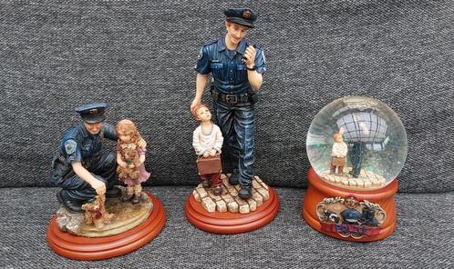 Politie statue en snowglobe, Collections, Statues & Figurines, Comme neuf, Autres types, Enlèvement ou Envoi