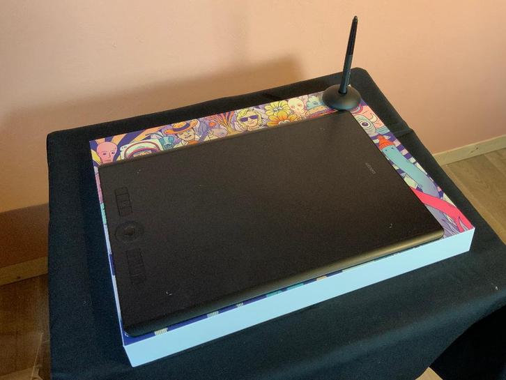 Wacom Intuos Pro A4 (430x287mm) met Pro Pen 2 + extra’s, Computers en Software, Tekentablets, Gebruikt, Bedraad, Multi-touch, Ophalen of Verzenden