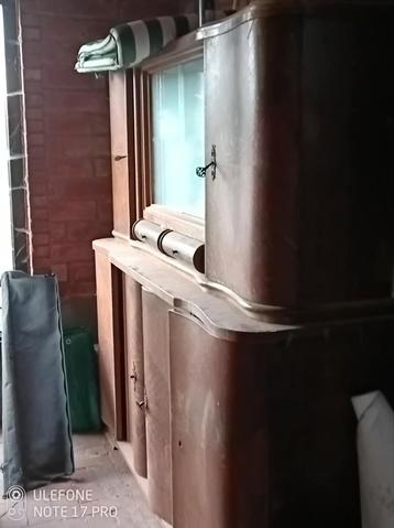 Gratis vintage kast  beschikbaar voor biedingen