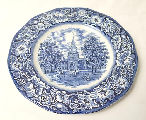 Staffordshire - Assiette Liberty Blue, Antiquités & Art, Antiquités | Services (vaisselle) pièces, Enlèvement ou Envoi