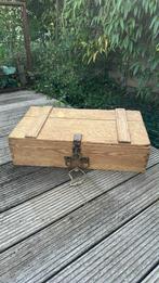 oude houten koffer met slot, Antiek en Kunst, Ophalen