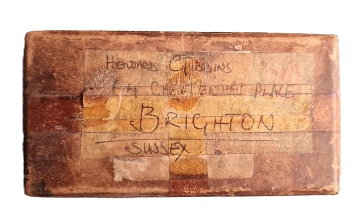 Vintage carton box Brighton met Swiss clips, Antiek en Kunst, Antiek | Kantoor en Zakelijk, Ophalen of Verzenden