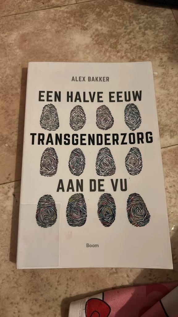 Alex Bakker - Een halve eeuw transgenderzorg aan de VU, Boeken, Overige Boeken, Ophalen