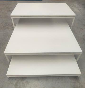 Table professionnels pour magasin. 150cmx160cm  beschikbaar voor biedingen