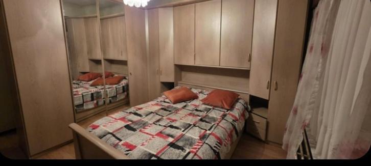 2 Compacte Slaapkamers met Ingebouwde Kastenwanden, Huis en Inrichting, Slaapkamer | Complete slaapkamers, Zo goed als nieuw, Ophalen of Verzenden