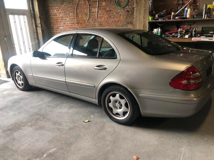 Mercedes E200 cdi 2.200 Cc automatique, Auto's, Mercedes-Benz, Particulier, Te koop, ABS, Airbags, Airconditioning, Alarm, Boordcomputer