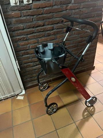 Rollator lichtgewicht en stevig beschikbaar voor biedingen