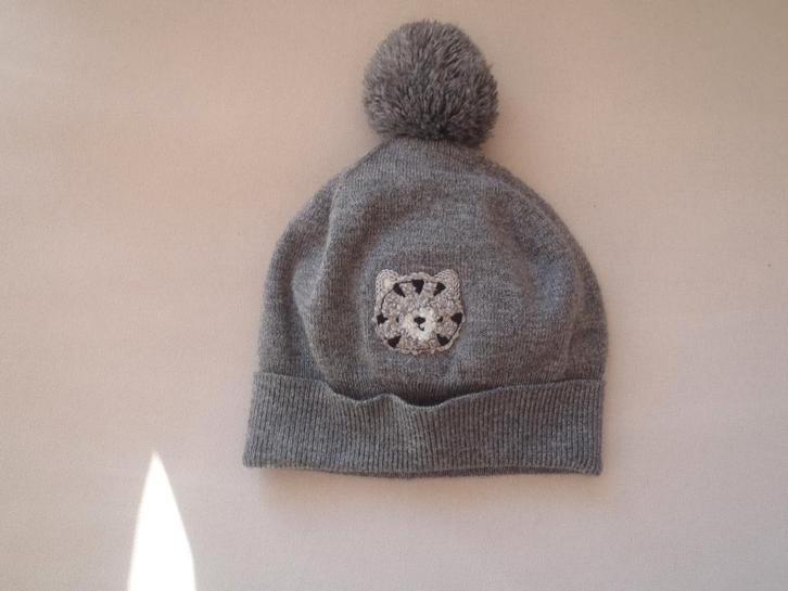 grijze hoed maat 9-18 maanden, Kinderen en Baby's, Babykleding | Mutsen, Sjaals en Wanten, Zo goed als nieuw, Muts, Jongetje, Ophalen of Verzenden