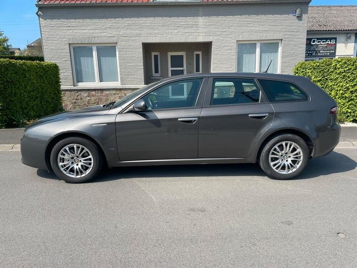 Alfa 159 2.0jtd euro5 carnet cuir clim gps, Auto's, Alfa Romeo, Bedrijf, ABS, Boordcomputer, Isofix, Diesel, Euro 5, Leder, Ophalen