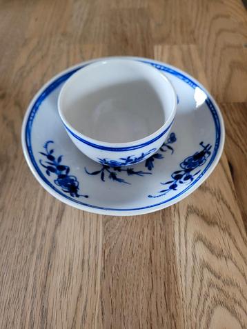 3 zakjes, kopjes en schotels, porselein, Doornik, 19e eeuw beschikbaar voor biedingen