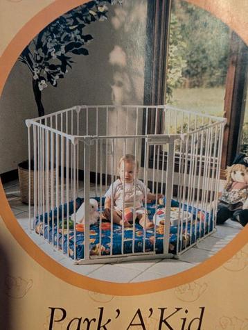 Kinderhek, rond, U-vormig. beschikbaar voor biedingen