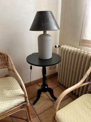 Kantklostafeltje diameter 45cm, H 71cm beschikbaar voor biedingen