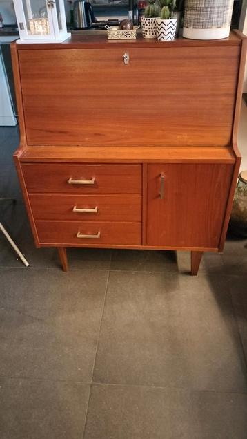 Vintage 70ties secretairekast beschikbaar voor biedingen