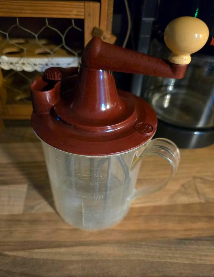 Manuele mixer , merk Maineck, bakeliet, Antiek en Kunst, Antiek | Keukengerei, Ophalen