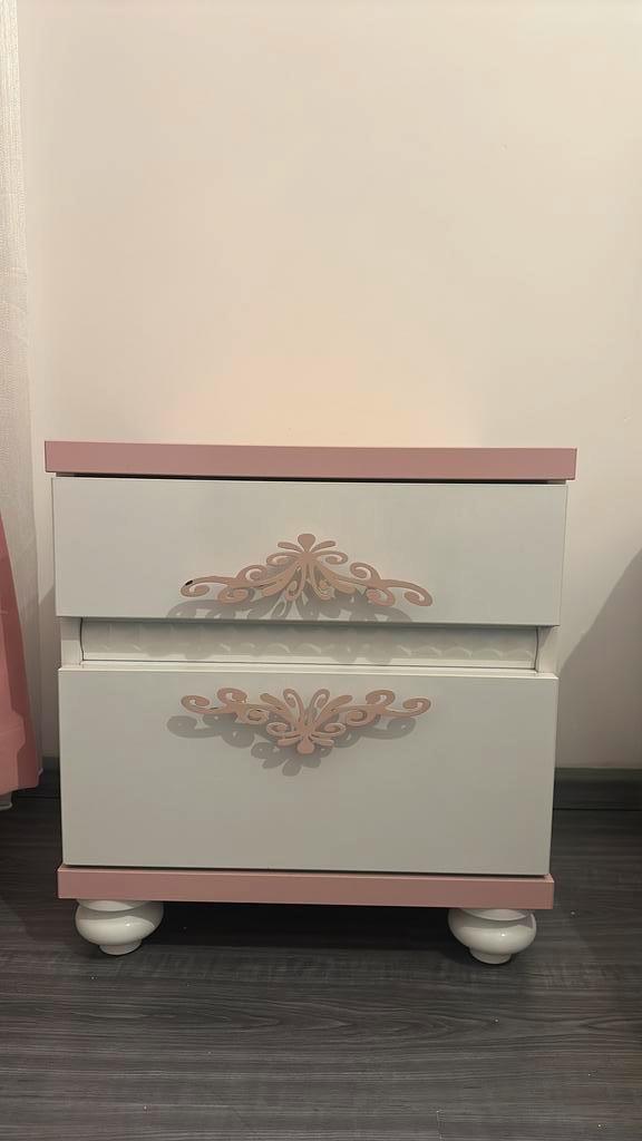 Istikbal nachtkastje – goede staat, lichte gebruikssporen, Huis en Inrichting, Slaapkamer | Nachtkastjes, Gebruikt, Minder dan 55 cm