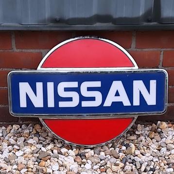 Mooi en groot kunststof Nissan reclamebord, dealersign. beschikbaar voor biedingen