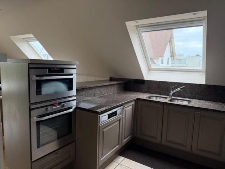Luxe massief houten keuken met granieten werkblad, Huis en Inrichting, Keuken | Complete keukens, Zo goed als nieuw, U-keuken
