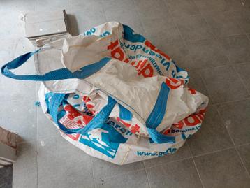 Puinzak beschikbaar voor biedingen