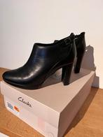 Schoenen Clarks, Zwart, Lage of Enkellaarzen, Ophalen of Verzenden, Zo goed als nieuw