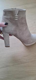 Beige botjes maat 37, Kleding | Dames, Schoenen, Ophalen of Verzenden, Beige